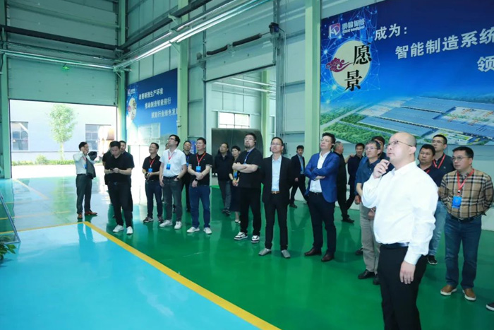 實(shí)地參觀玫德集團(tuán)數(shù)字化工廠